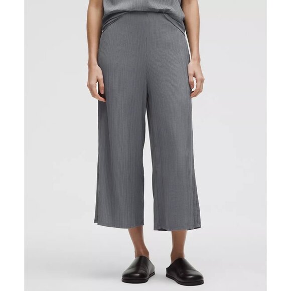 NWT Lululemon Pleated Stretch High-Rise Wide-Leg Cropped Pant - Picture 1 of 3